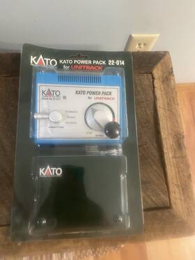 22-0014 Kato Power Pack For Unitrack In Retail