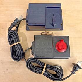 1-lifelike Life Like & Ahm 31649 70210 Two Ho Scale Train Transformers. And 1 Ahm. Tested Working Clean