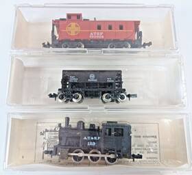 3474 Model Power 3272 3 Trains - Locomotive #7521 Atsf #3272 Duluth #3474 Nos
