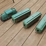 Lionel Lines 10E Standard.gauge Electric Locomotive Green + 3 Cars. Fixed Price $400.00.