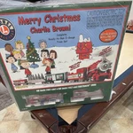Lionel Peanuts Analog Train Starter Set Christmas 2012 6-30193 2PC. Fixed Price $399.00.